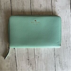 PREOWNED KATE SPADE CLUTCH WALLET BLUE ZIP AROUND